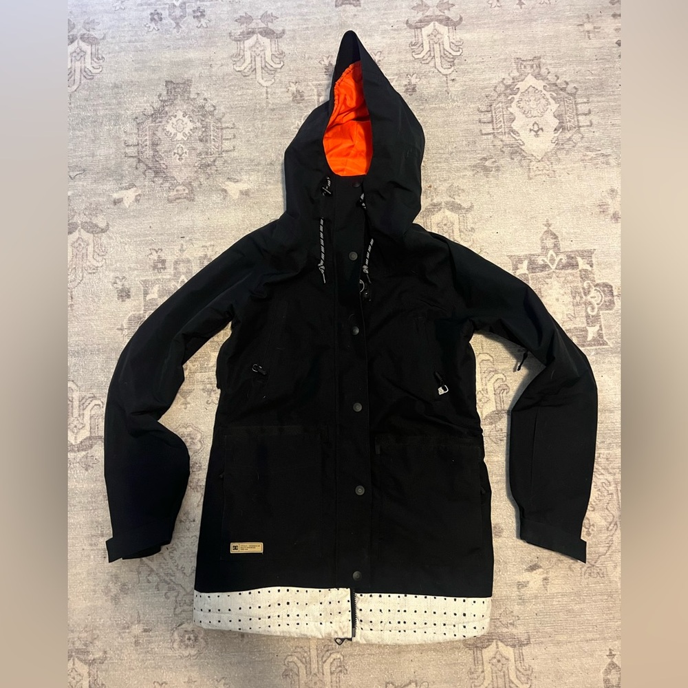 Women’s black DC Ski and snowboard jacket
